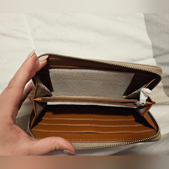 Lauren Ralph Lauren Cream Tan Leather wallet brand new unused - Picture 2 of 5